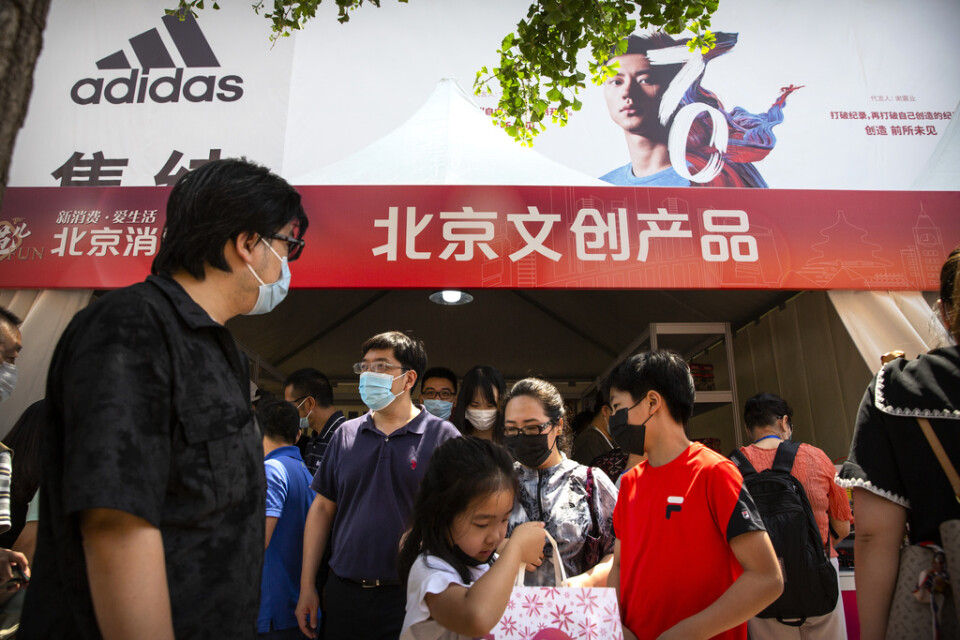Pekingbor deltar i ett regeringsinitiativ som ska stimulera den inhemska konsumtionen. Bilden är från 6 juni.