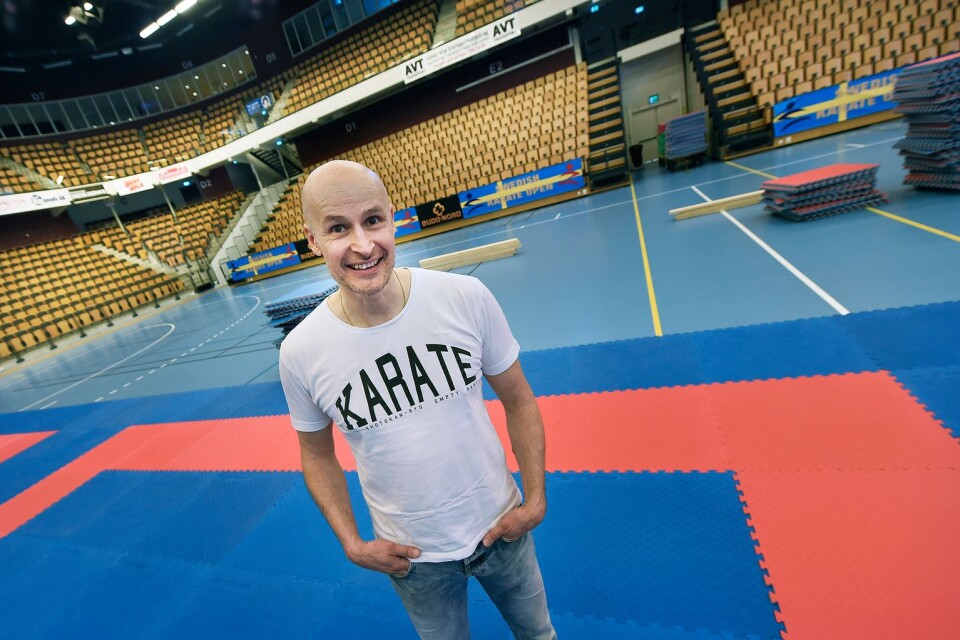 Jobbet inför Swedish Open i karate var i full gång när Bladetsporten besökte arenan och Dejan Brajic.