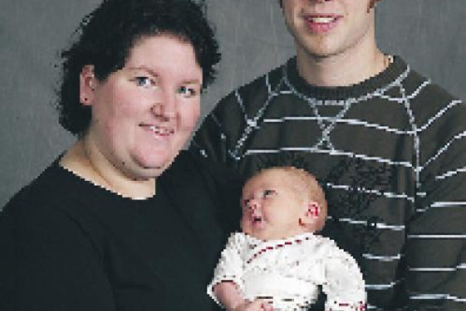 Sandra Åkesson och Tobias Sandell Rolsmo Linneryd fick den 23/12 en dotter Adele som vägde 4 040 g och var 54 cm.