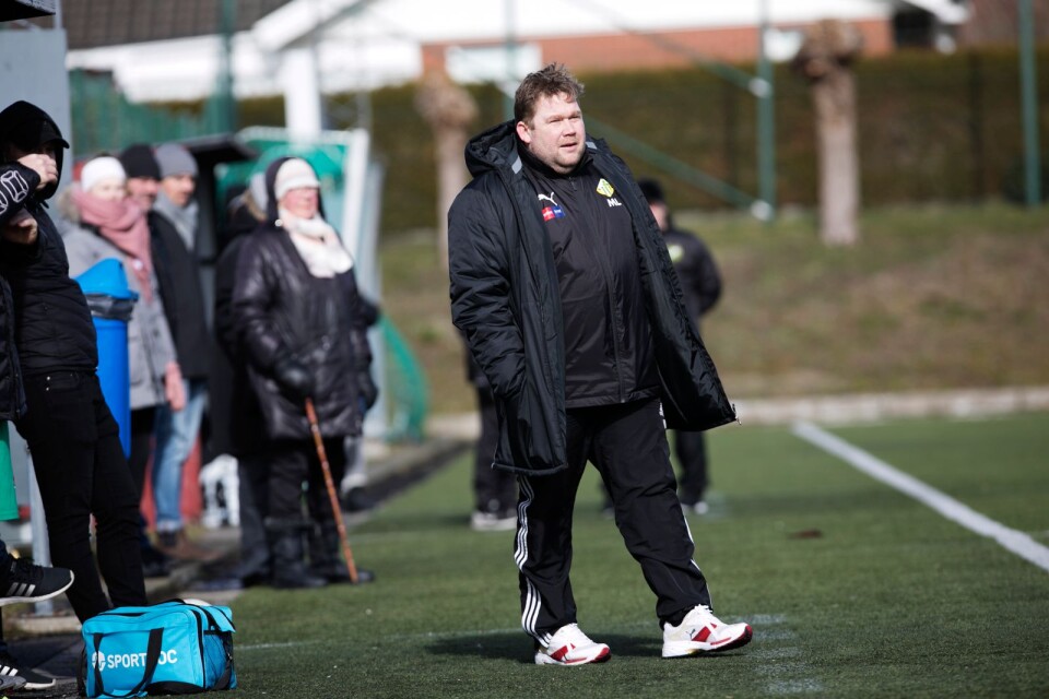 Lilla Beddinges huvudtränare Magnus Lagerborg har en nervös lördag framför sig.