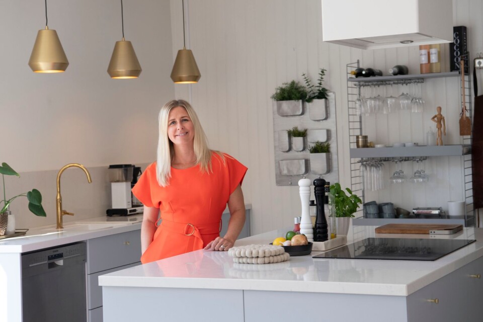 Köket har totalrenoverats nyligen. ”Det är husets hjärta”, säger Ninna Edvardsson.