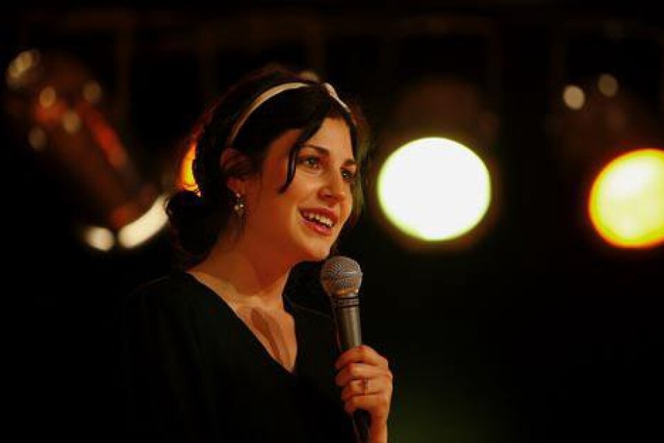 Nour El-Refai, kvällens gästkomiker när Sunny Standup stannade till i Trelleborg, fokuserade helt på sex under sin stund i rampljuset. Liksom kollegorna lockade hon fram många skratt i den 800 personer stora publiken.