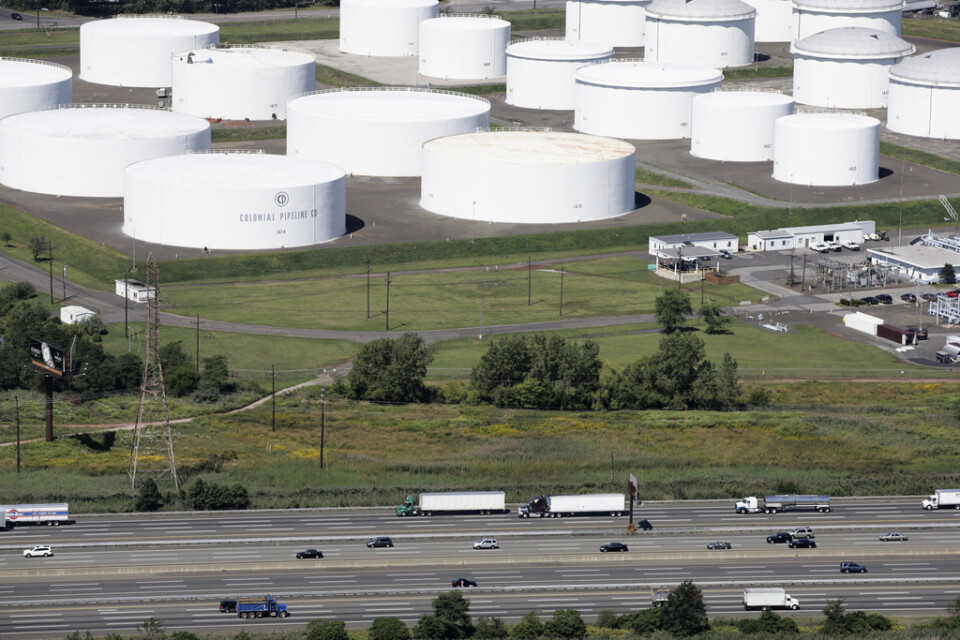 Colonial Pipelines oljeledningar från raffinaderierna i Texas, som står för 45 procent av all bensin, diesel, villaolja och flygfotogen som konsumeras i nordöstra USA, har stängts efter en cyberattack. Arkivbild