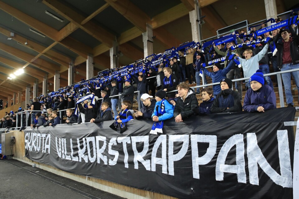 "Skrota villkorstrappan", uppmanade Siriusfansen på en banderoll under onsdagens match mot Norrköping.