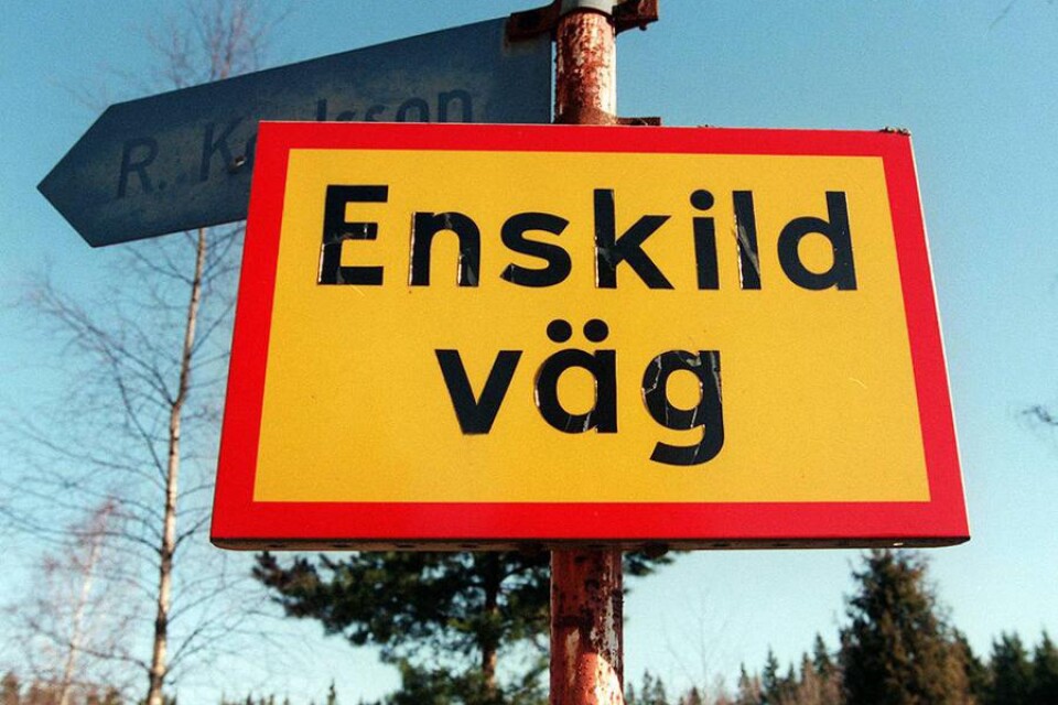 Det är bra att kommunen lovar stöd till enskilda vägar skriver artikelförfattarna. Foto: Lars-Göran Rydqvist