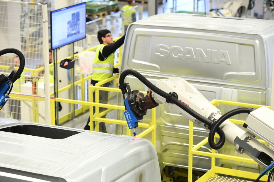 Scania stoppar verksamheten i flera fabriker. Arkivbild.
