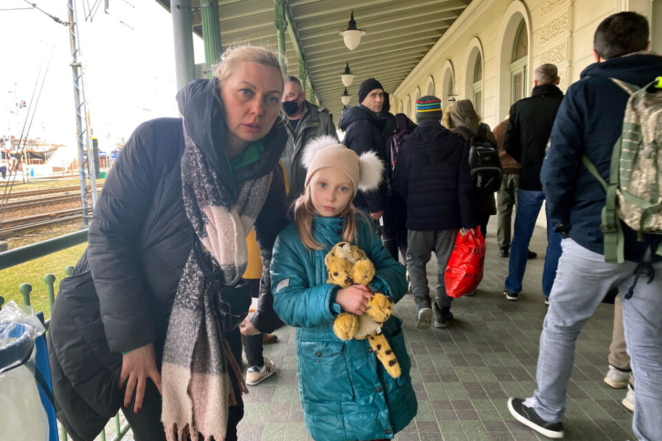Natalie Korolova och hennes dotter Alicia, sju år, efter att de flytt Ukraina till polska Przemysl.