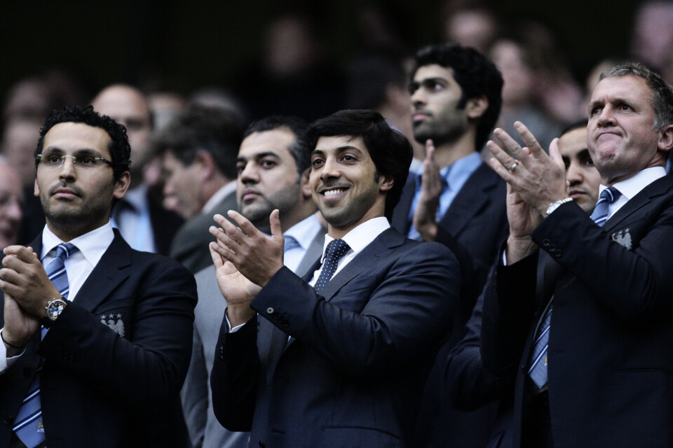 Manchester Citys ägare shejk Mansour bin Zayed al-Nahyan, mitten, grundade City Football Group som nu har köpt den brasilianska klubben Bahia. Arkivbild.