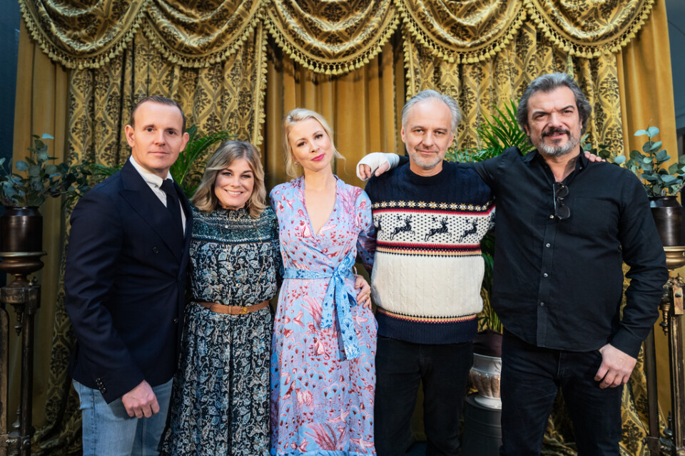 Måns Möller, Pernilla Wahlgren, Julia Dufvenius, Björn Kjellman och Dragomir Mrsic medverkar i "Stjärnorna på slottet", som har premiär den 28 december i SVT.