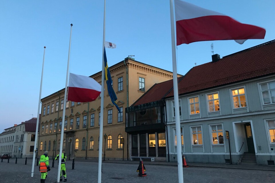 Kalmar kommun flaggade på halv stång på tisdagen efter mordet på borgmästaren i Gdansk.