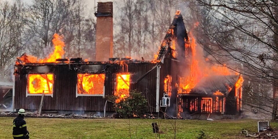 Villa gick inte att rädda – brann ner till grunden: ”Helt övertänd”