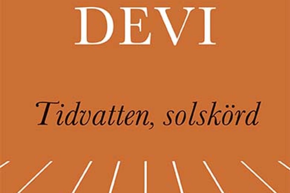 I våras utkom också två av Devis diktsamlingar på svenska, samlade i en titel. Den ena av dem utgår från den stora flyktingvågen 2015.