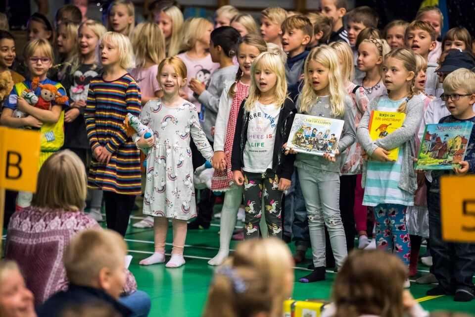 Elever från Rödebyskolan sjunger låtar från Astrid Lindgrens sagor.
