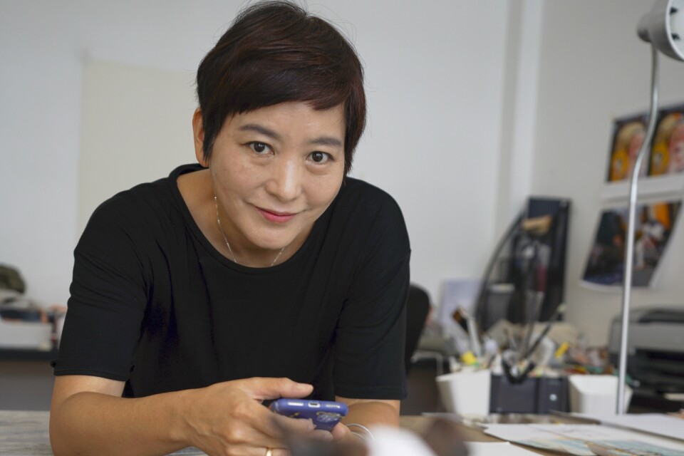 Den sydkoreanska Alma-pristagaren Baek Heena bygger själv alla miljöer och gör figurerna till sina bilderböcker. Pressbild.