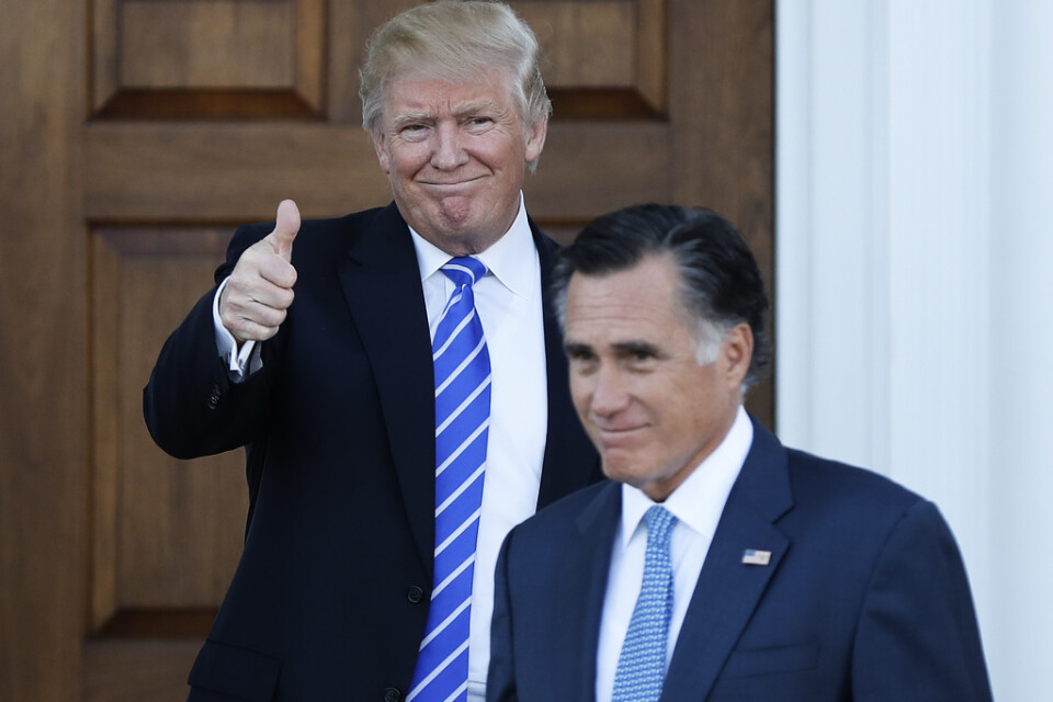 Donald Trump och Mitt Romney inför Trumps tillträde som USA:s president. Den tidigare presidentkandidaten Romney har ofta varit öppet kritisk mot sin partikollega Trump Bilden är från november 2016.