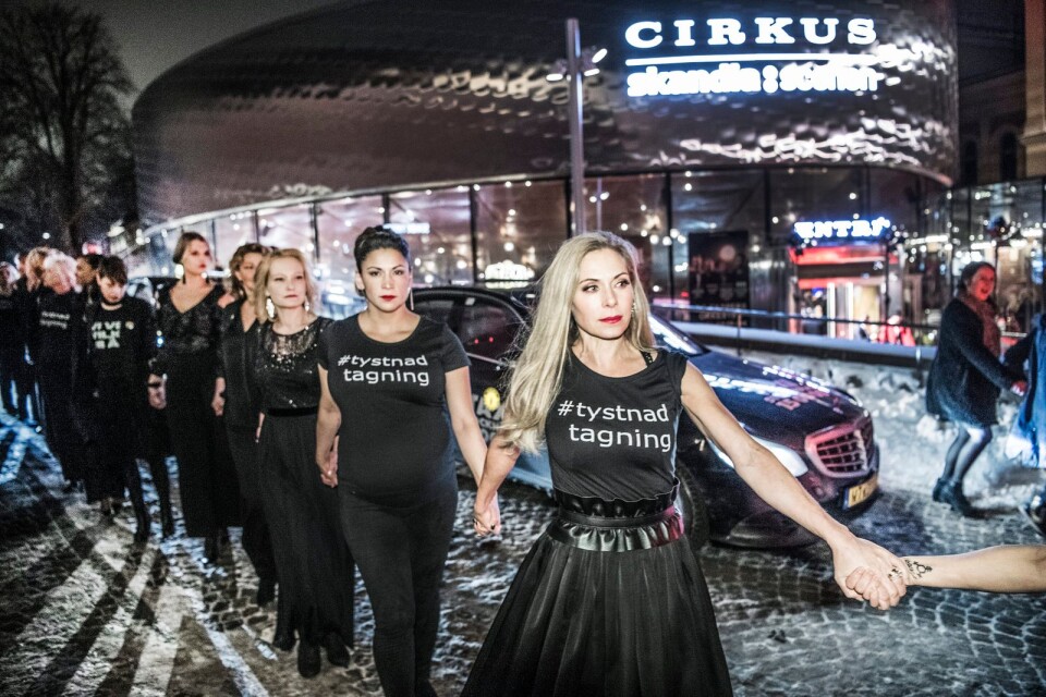 De kvinnliga skådespelarna bakom #tystnadtagning tågade in hand i hand på Guldbaggegalan på Cirkus, den här gången för att fokusera på skeva maktstrukturer och pengar.