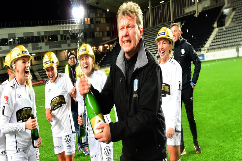 Jörgen Ericson kunde fira Göteborgs SM-guld tillsammans med spelarna i början av november. Men nu har han drabbats av corona, och kan inte följa med till onsdagens Champions League-match i Manchester.