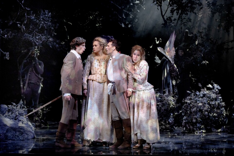 De fyra unga älskarna i "En midsommarnattsdröm" – Demetrius (Sebastian Durán), Hermia (Tuva Semmingsen), Lysander (Nathan Haller) och Helena (Sigrid Bøe).