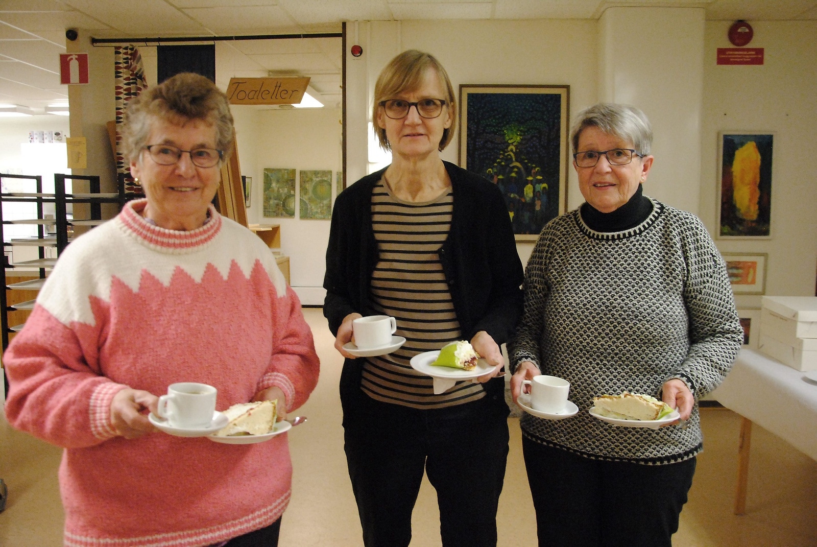 Siw Persson, Ingrid af Klinteberg och Gittan Nilsson träffas varje onsdag för att lösa korsord.