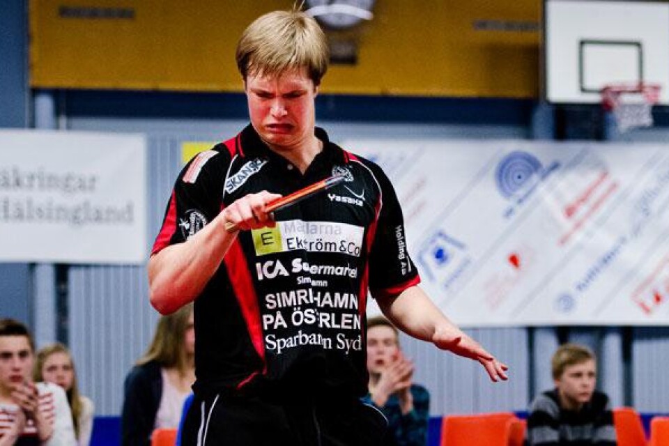 Hampus Söderlund hade ingen lycka med sig i semifinalmatchen mot Söderhamn. Ansiktsuttrycket är talande för de två förluster han råkade ut för.