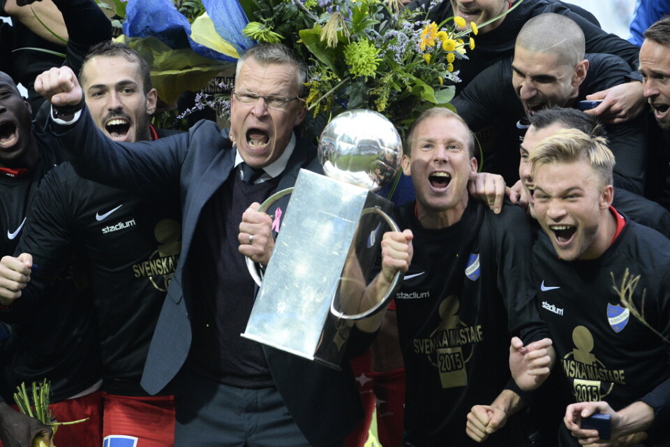 Skyttekungen Emir Kujovic, nuvarande förbundskaptenen Janne Andersson, lagkaptenen Andreas Johansson och Nicklas Bärkroth firar SM-guldet för IFK Norrköping borta mot Malmö FF 2015. Arkivbild.
