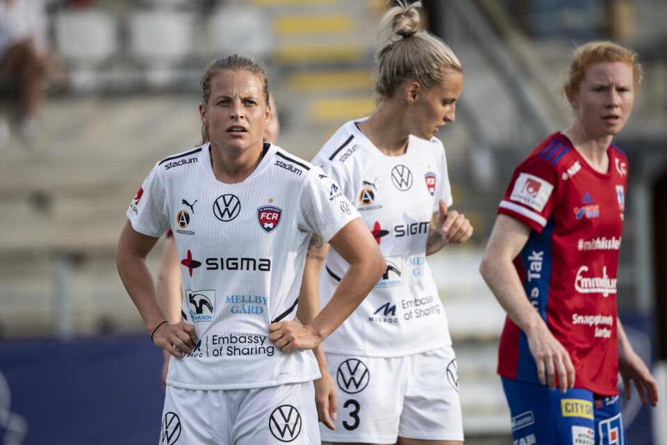 Anna Anvegård och Nathalie Björn fick ingen rolig ligapremiär med Everton. Arkivbild.