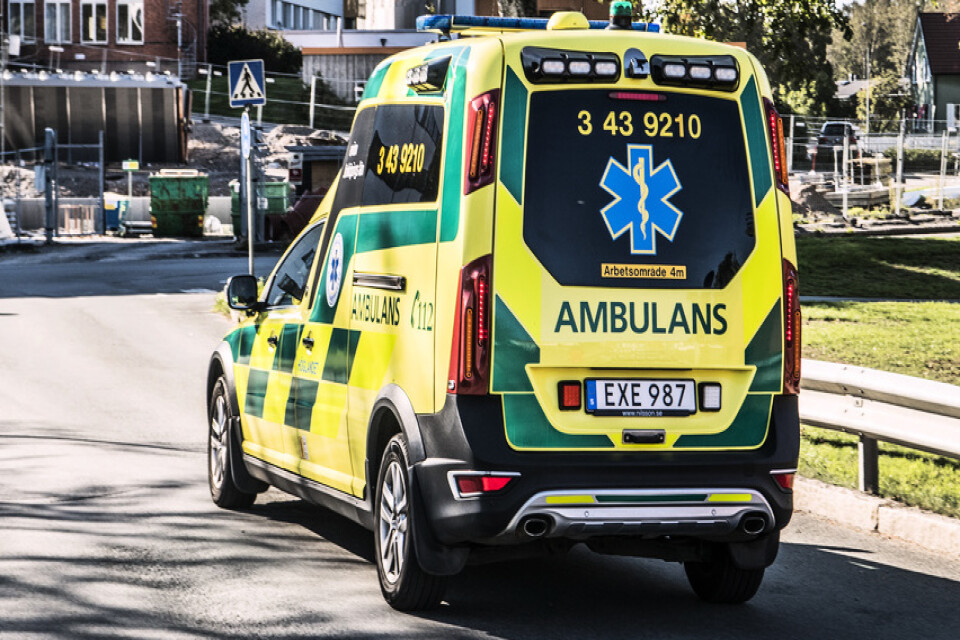 En man i 35-årsåldern har förts till sjukhus efter att ha fallit fem meter när han arbetade på ett höghusbygge i Jönköping. Arkivbild.