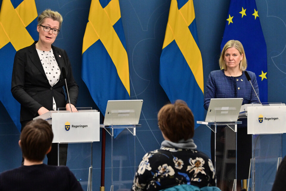 Skolminister Lina Axelsson Kihlblom och statsminister Magdalena Andersson på torsdagens pressträff.