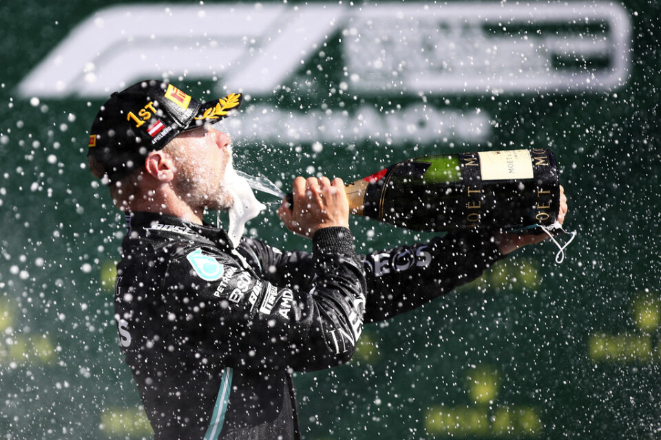 Mercedes finländske förare Valtteri Bottas vann säsongens första F1-lopp.