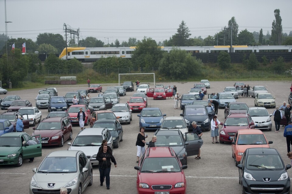 Drive in-kulturen kommer från USA. Bilbingo är mer populärt i Sverige än vad bil-bio är. Vad det beror på är svårt att säga. Kanske för att amerikanska ungdomar får körkort och tillgång till bil tidigare än här?