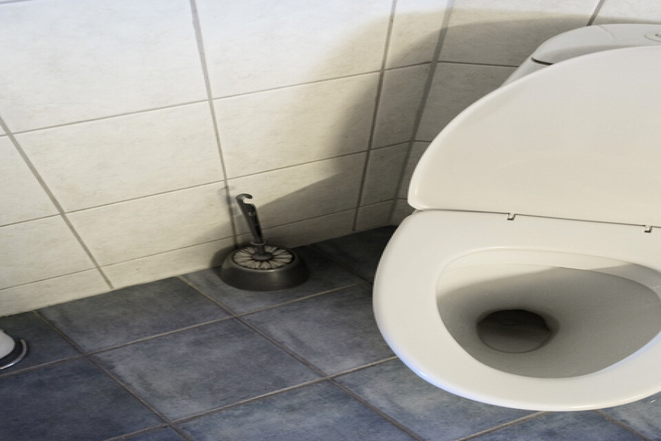 VRE sprids bland annat via händer som förorenats exempelvis vid toalettbesök.