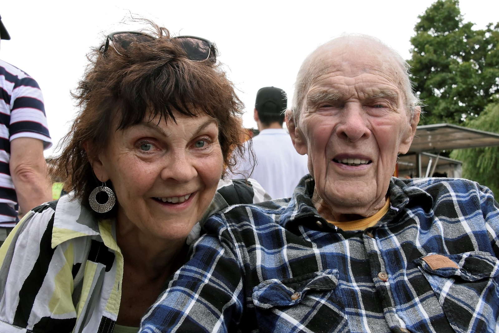 Elna Bryngelson med sin pappa Axel Svensson som fyller 104 år till hösten.