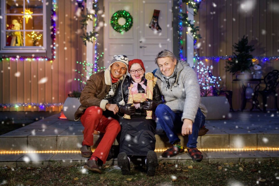 Manoel ”Junior” Marques Lerin, lärlingen Birgitta Corbell och Lars Lerin bjuder in till julfest med hemlig tomte.
