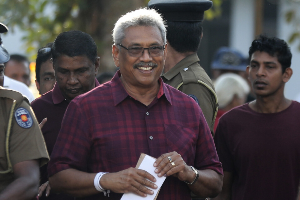 Gotabaya Rajapaksa röstar i Sri Lankas presidentval.