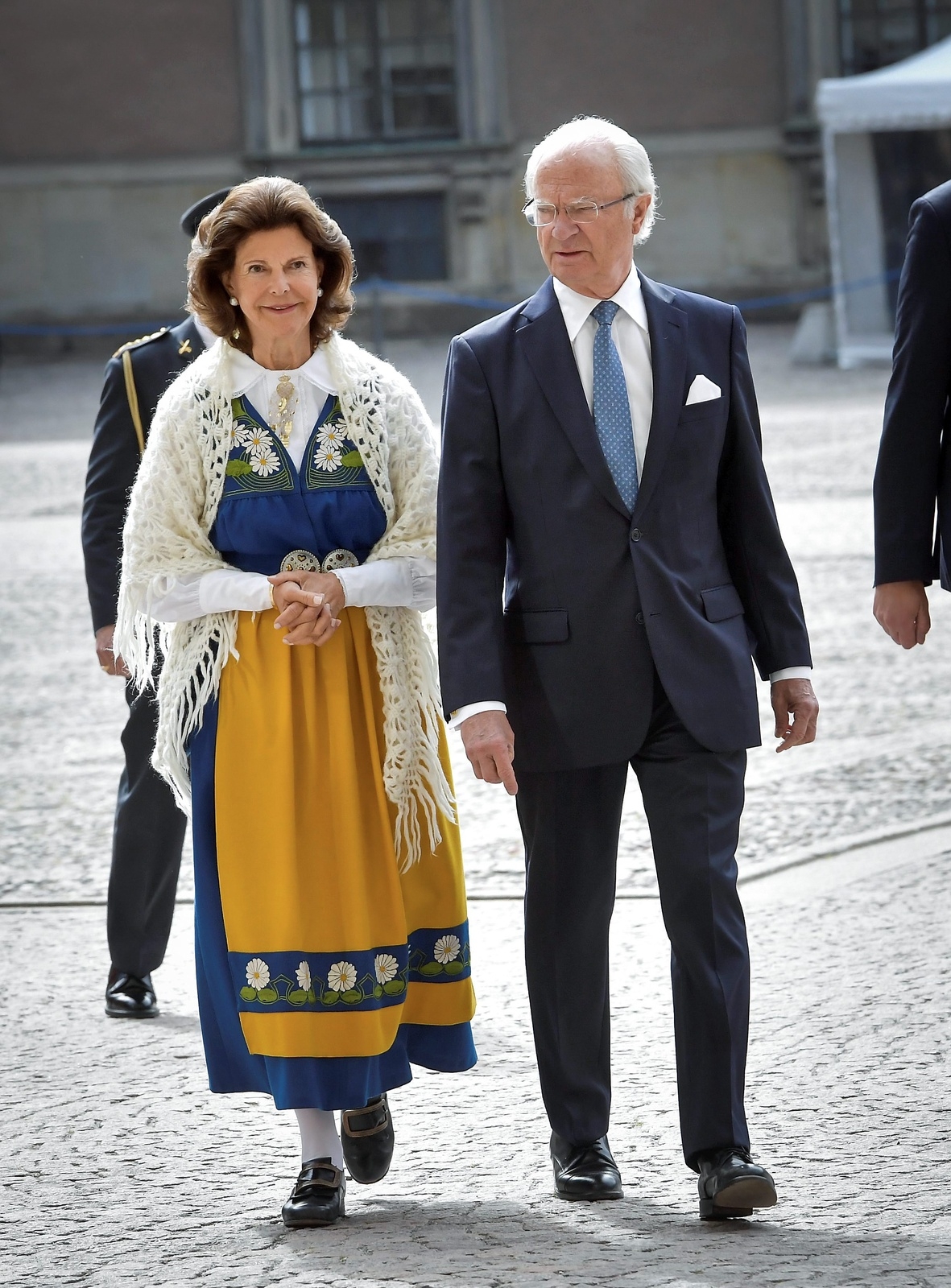 Kung Carl Gustaf och drottning Silvia anländer för nationaldagsfirandet på Stockholms slott.
Foto: Jonas Ekströmer/TT