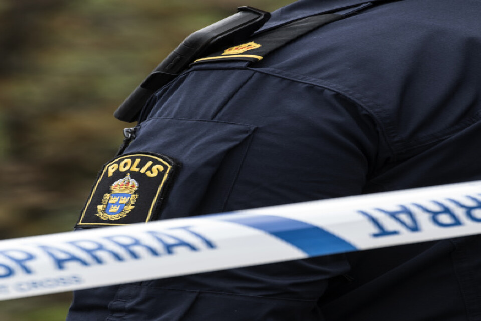 En man som förskansat sig med vapen i sitt hus i Härryda kommun har skjutit mot poliser. Arkivbild.