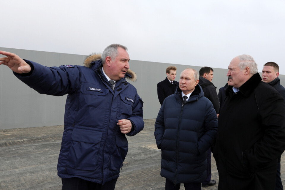 I april tog chefen för den ryska rymdstyrelsen Roscosmos Dmitrij Rogozin emot president Vladimir Putin och Belarus ledare Aleksandr Lukasjenko på rymdbasen Vostotjnyj i Amur oblast i östra Ryssland. Arkivbild.
