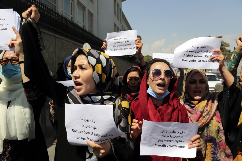 En manifestation för kvinnors rättigheter i det talibankontrollerade Afghanistan. Bilden togs i huvudstaden Kabul under fredagen.
