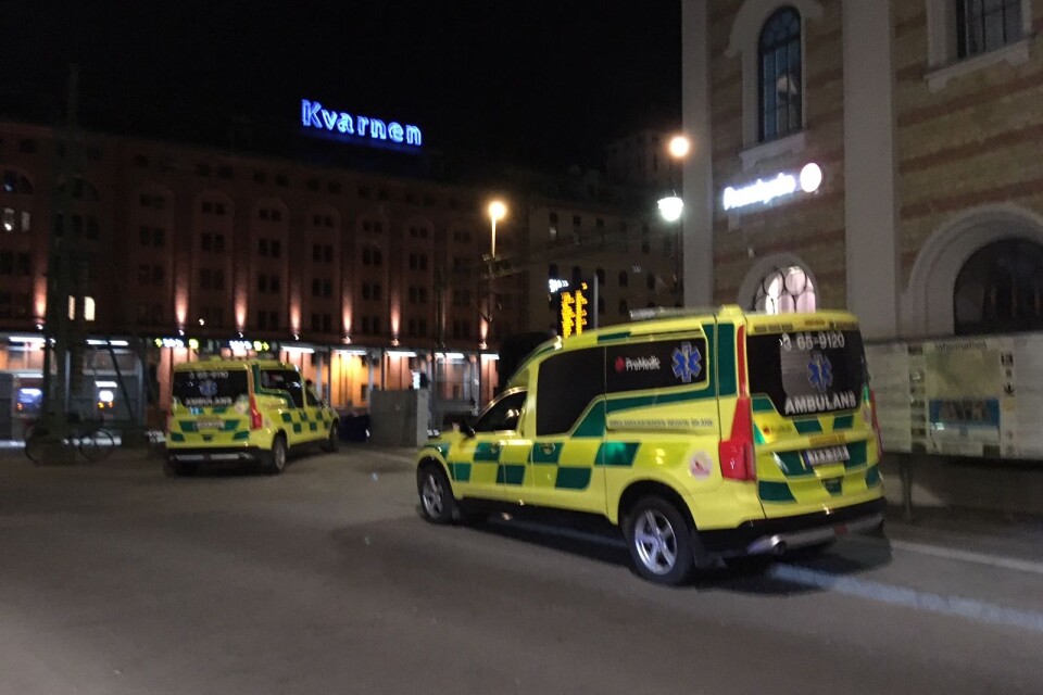 En ung man har förts med ambulans till sjukhus.