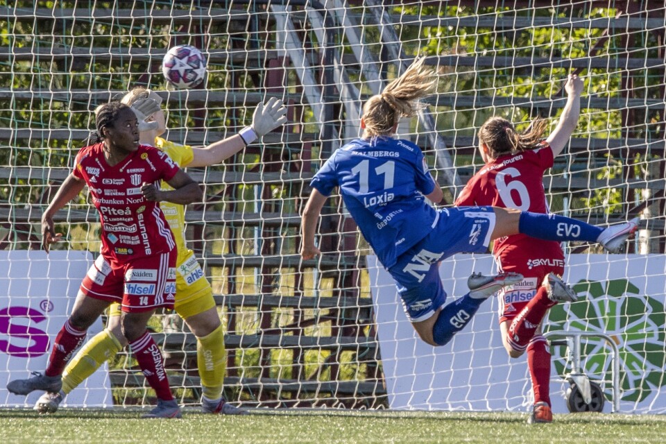 Örebros Karin Lundin nickar in kvitteringsmålet 1-1.