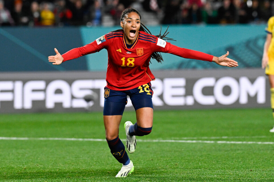 Salma Paralluelo gjorde Spaniens första mål i 2–1-segern över Sverige i VM-semifinalen.