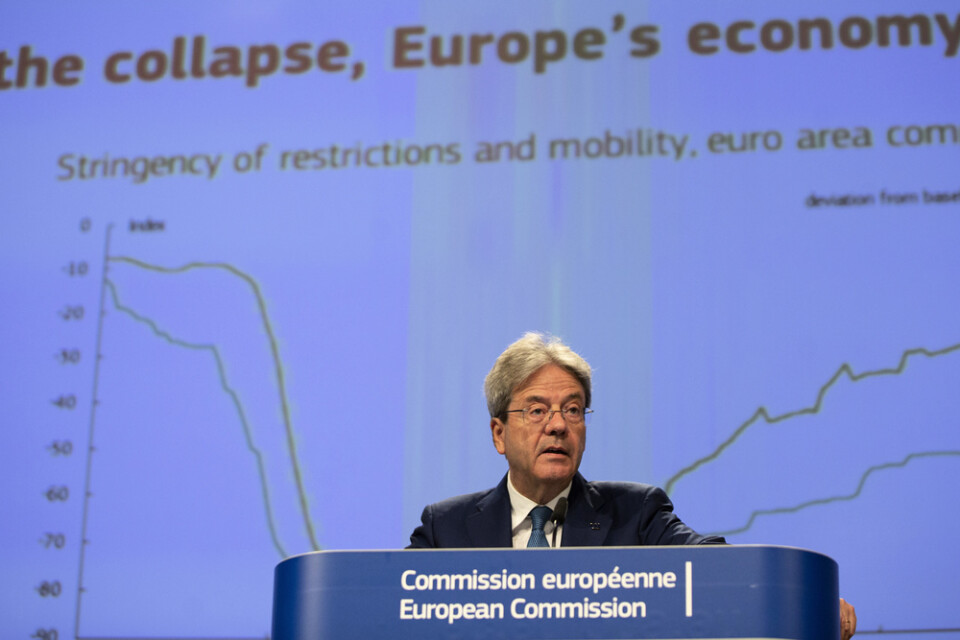 EU-kommissionären Paolo Gentiloni spår om en dyster tid för ekonomin.