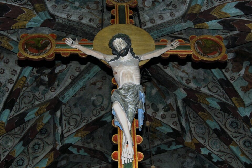 Jesus på korset i Härkeberga Kyrka i Uppland. ”Och tron på honom anges i bibeln, som den enda vägen till frälsning”, säger skribenten.