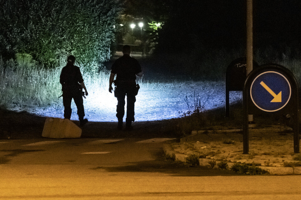 Polis på plats vid Sis Råby i Lund efter fritagningen den 19 augusti. Ungdomarna efterlystes och greps efter en biljakt i Örebro den 30 september. Arkivbild.