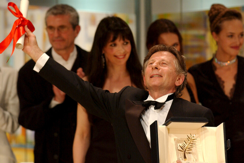 En överlycklig regissör tar emot Guldpalmen på filmfestivalen i Cannes 2002 för sin film ”Pianisten”.