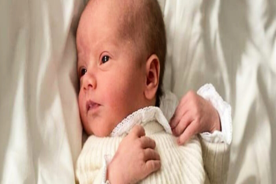 Prins Julian fotograferad av sin far Carl Philip den 28 mars.