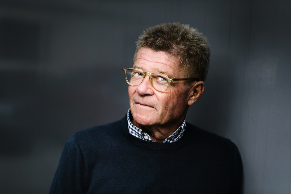 Martin Kylhammar tilldelas Birger Schöldströms pris av Svenska Akademien. Pressbild.