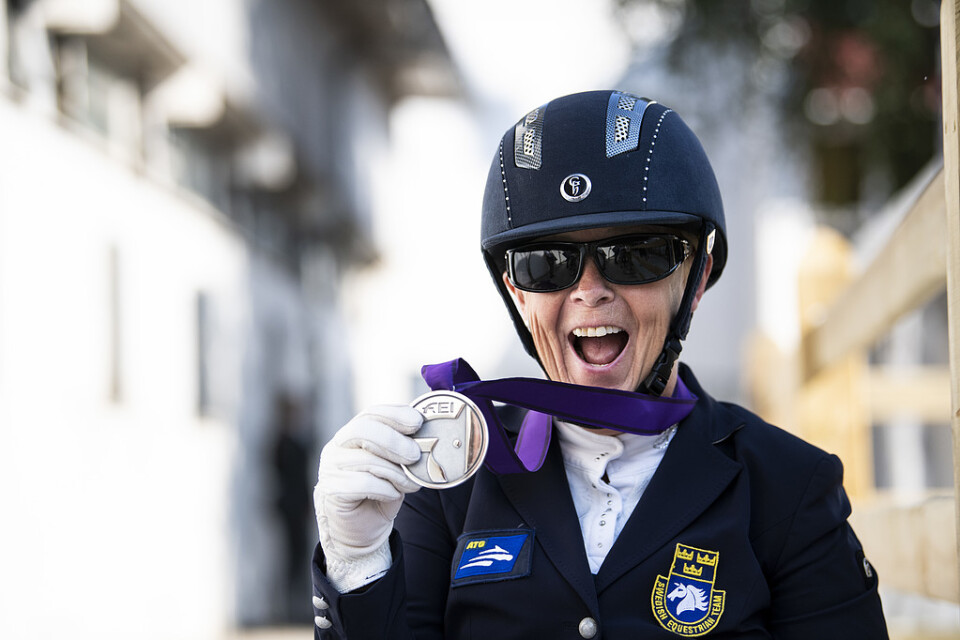 Louise Etzner Jakobsson tog EM-silver med Zernard. Ekipagets andra medalj i Rotterdam efter bronset tidigare i veckan.