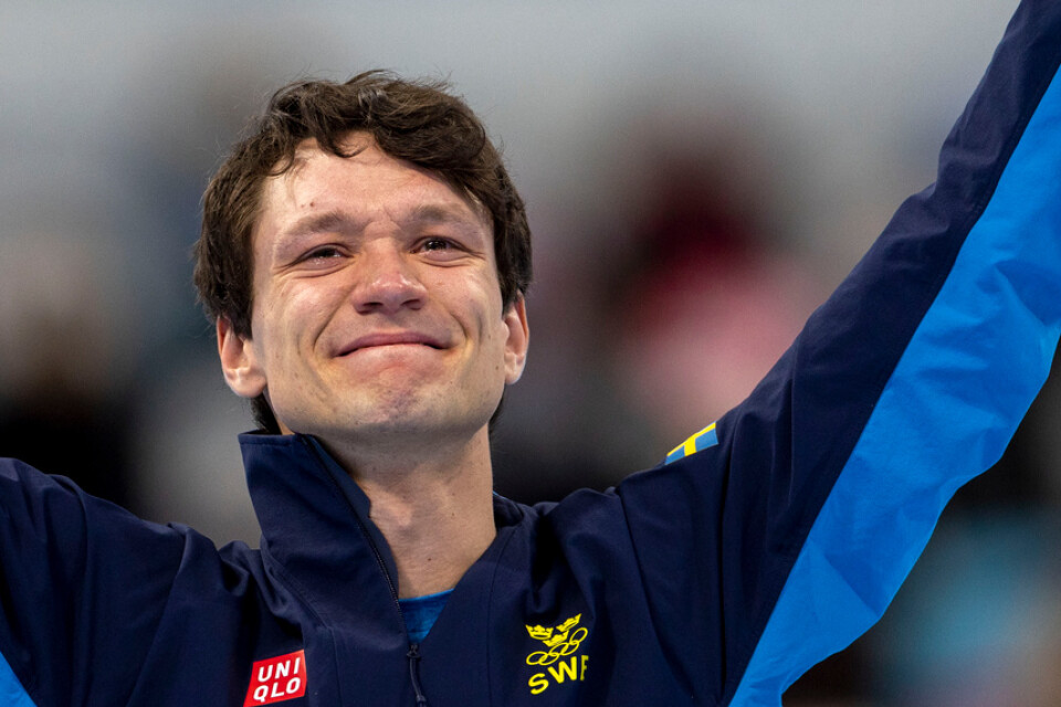 Nils van der Poel i tårar efter att tagit hem OS-guldet på 5|000 meter skridsko.