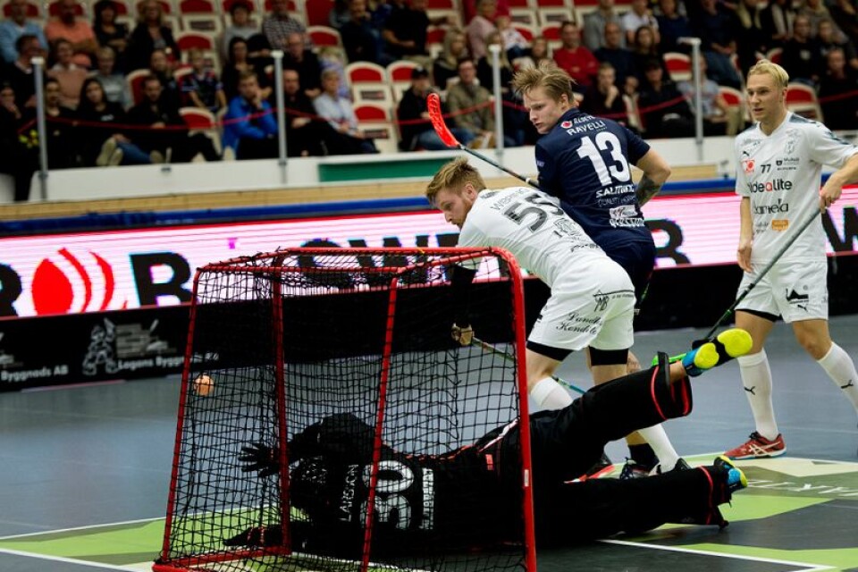 Ludwig Persson avslutar elegant för 3–2 till Växjö Vipers bakom Jonathan Larsson i Mullsjös mål.